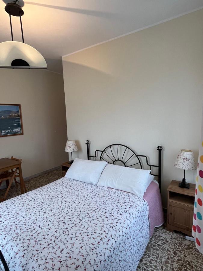 Bed And Breakfast Elisa Sonnino Bagian luar foto