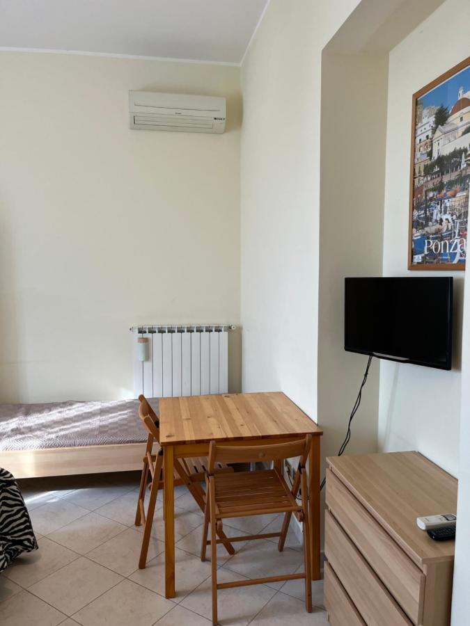 Bed And Breakfast Elisa Sonnino Bagian luar foto