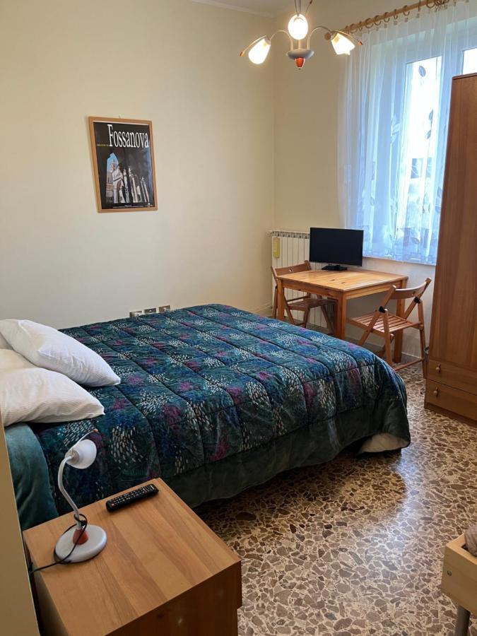 Bed And Breakfast Elisa Sonnino Bagian luar foto